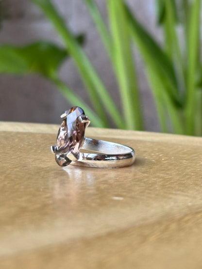 Anillo ajustable de cuarzo morión facetado