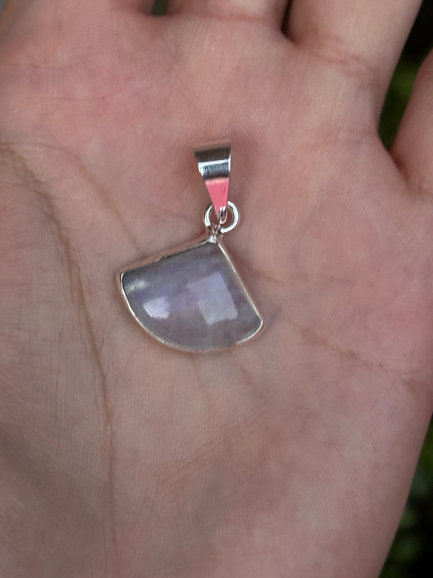 Dije Piedra Luna triángulo Natural - Intuición y Equilibrio Emocional