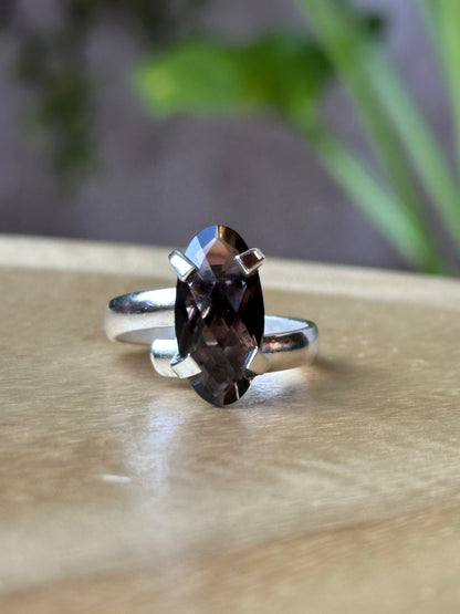 Anillo ajustable de cuarzo morión facetado