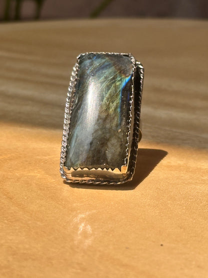 Anillo ajustable de labradorita rectangular grande