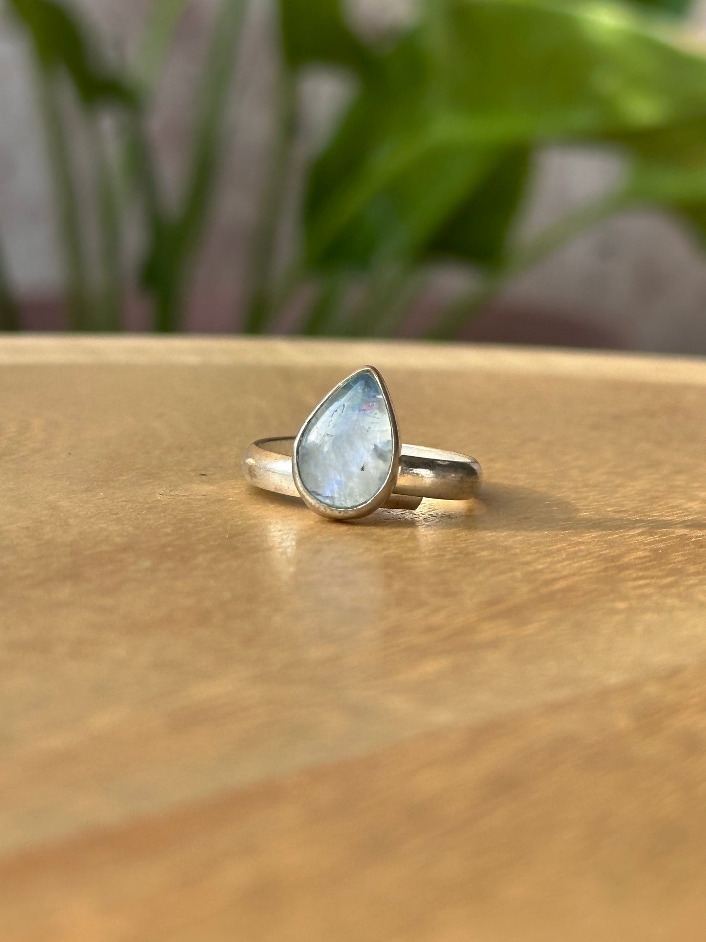 Anillo ajustable de piedra luna gota mini