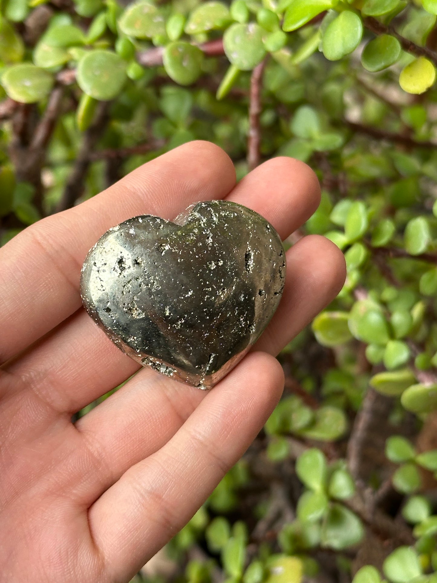 Pirita Tallada en Forma de Corazón