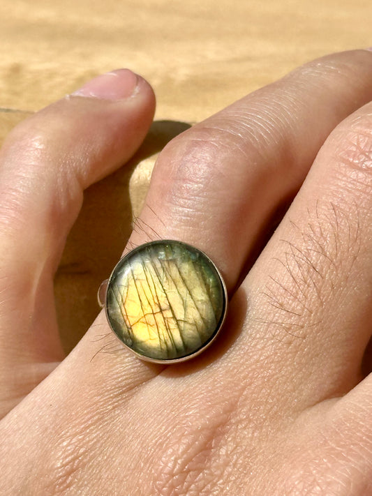 Anillo ajustable de Labradorita redondo