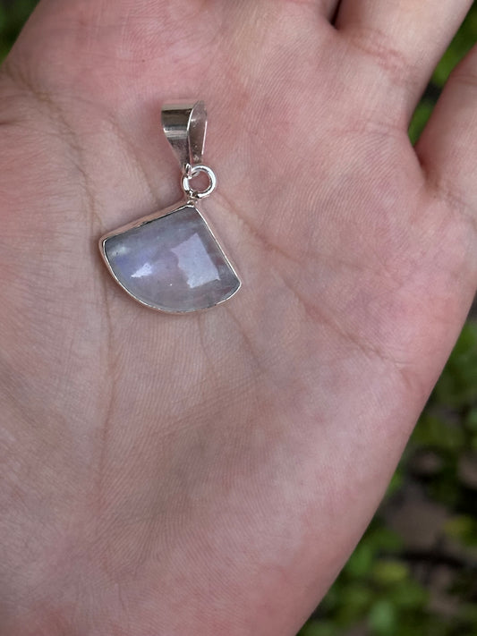 Dije Piedra Luna triángulo Natural - Intuición y Equilibrio Emocional