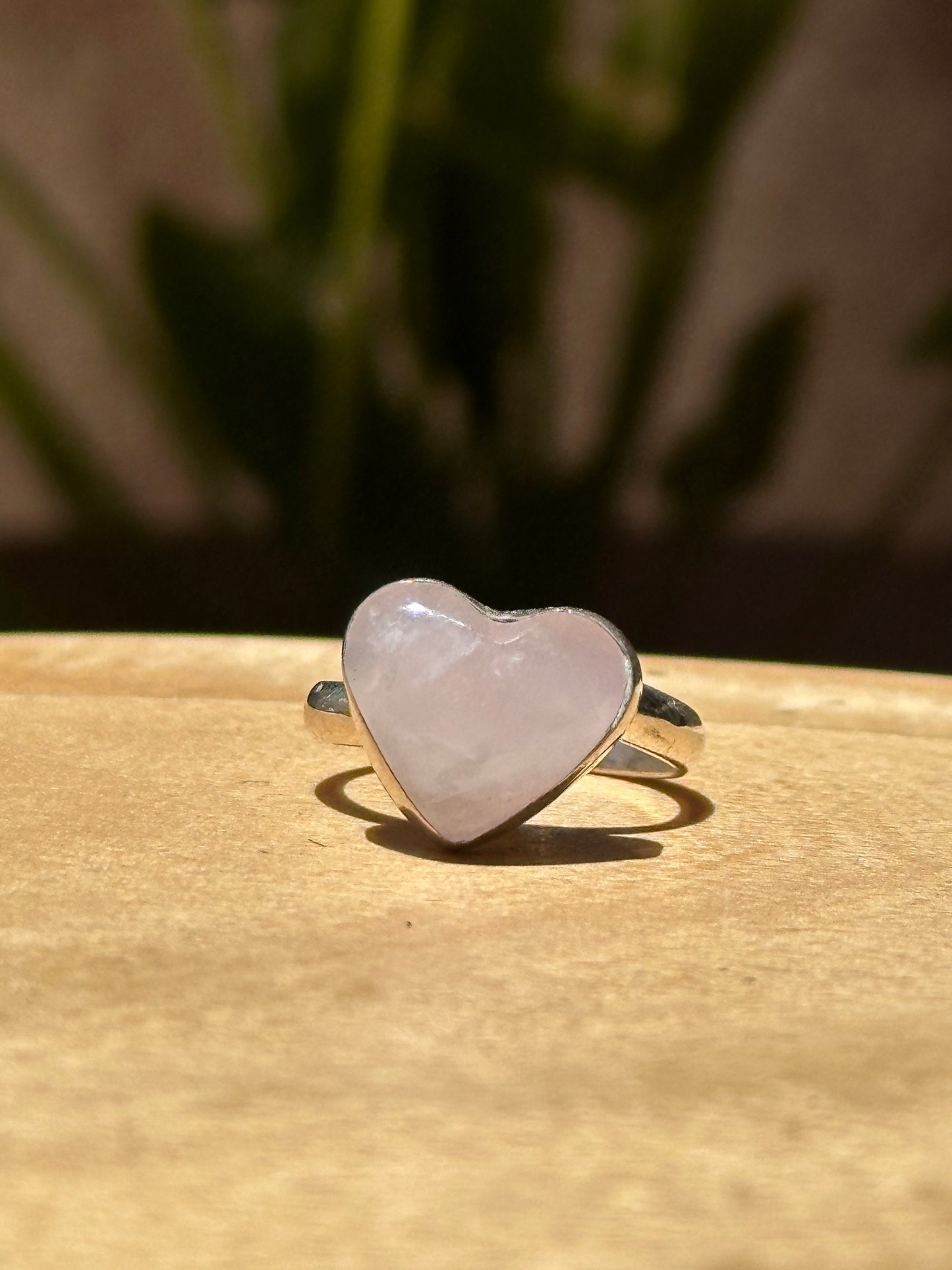 Anillo ajustable de Cuarzo rosa corazón