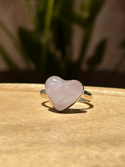 Anillo ajustable de Cuarzo rosa corazón