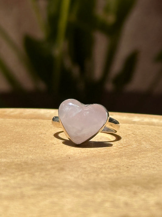 Anillo ajustable de Cuarzo rosa corazón