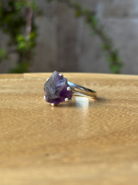 Anillo ajustable de amatista en bruto