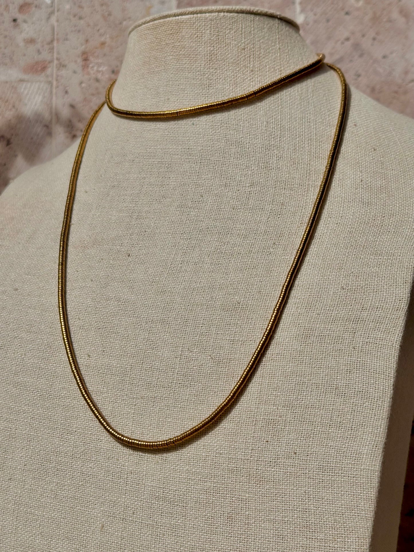 Collar largo de hematita dorada