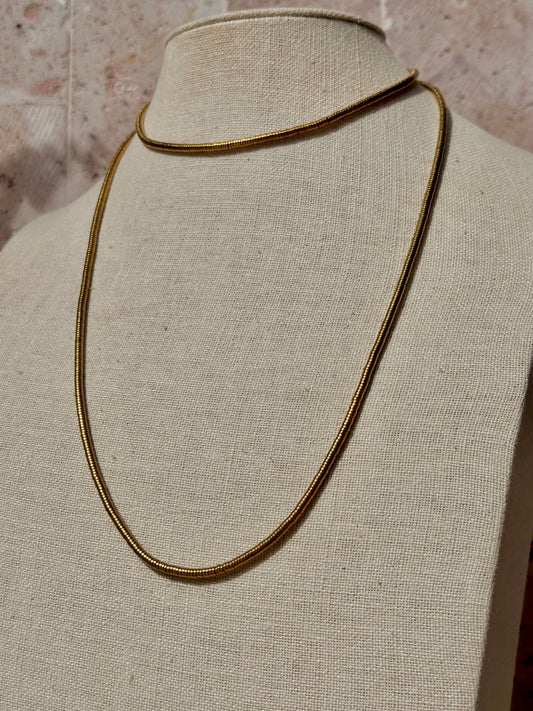 Collar largo de hematita dorada