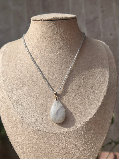 Collar de Labradorita con Piedra Luna