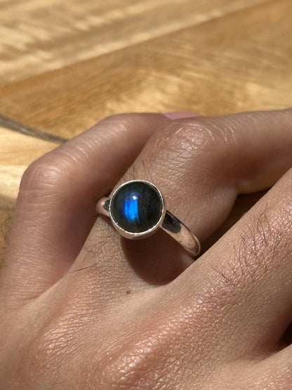 Anillo ajustable de Labradorita redondo mini