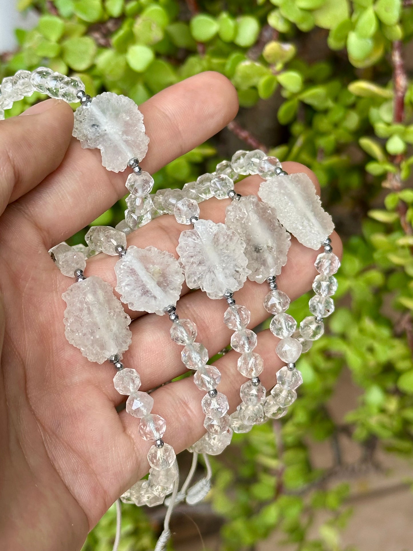 Pulsera Ajustable de Stalactita, Cuarzo Blanco y Hematita