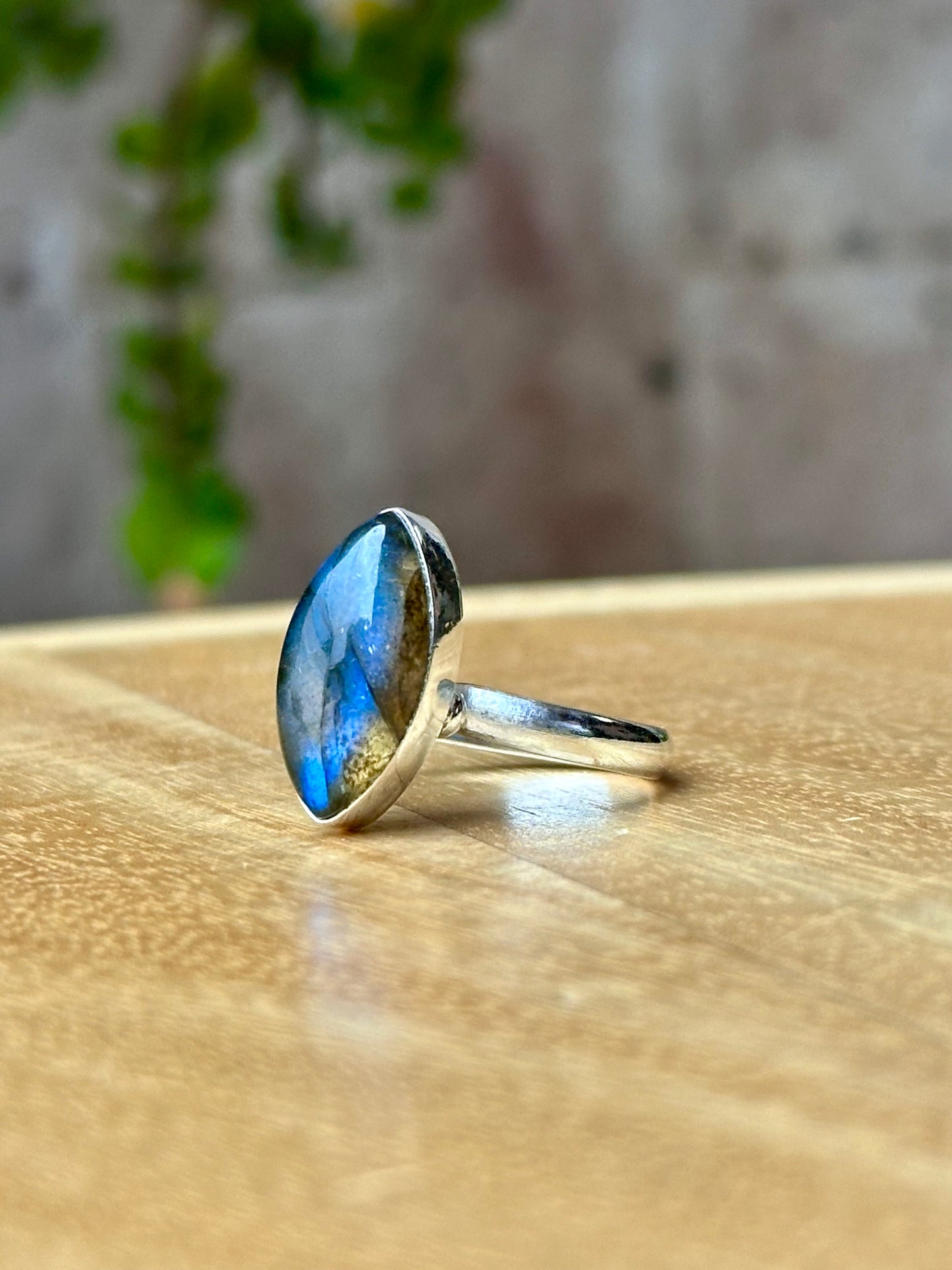 Anillo ajustable de labradorita rombo grande