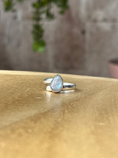 Anillo ajustable de piedra luna gota mini