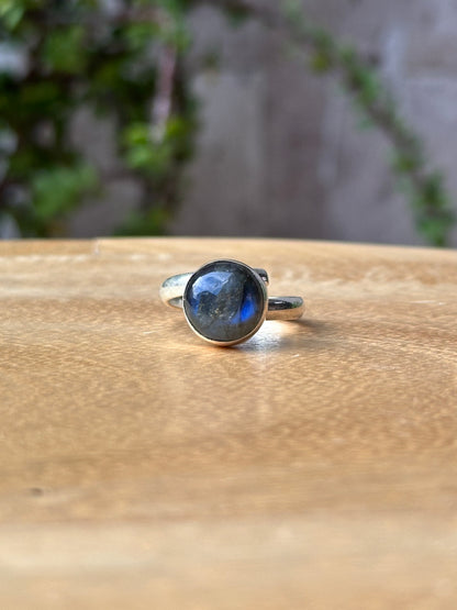 Anillo ajustable de Labradorita redondo mini