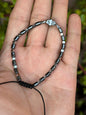 Pulsera Ajustable de Hematita con Mano de Fátima