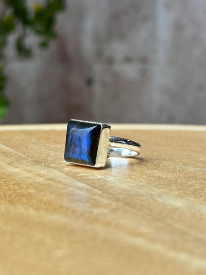 Anillo ajustable de labradorita cuadrado