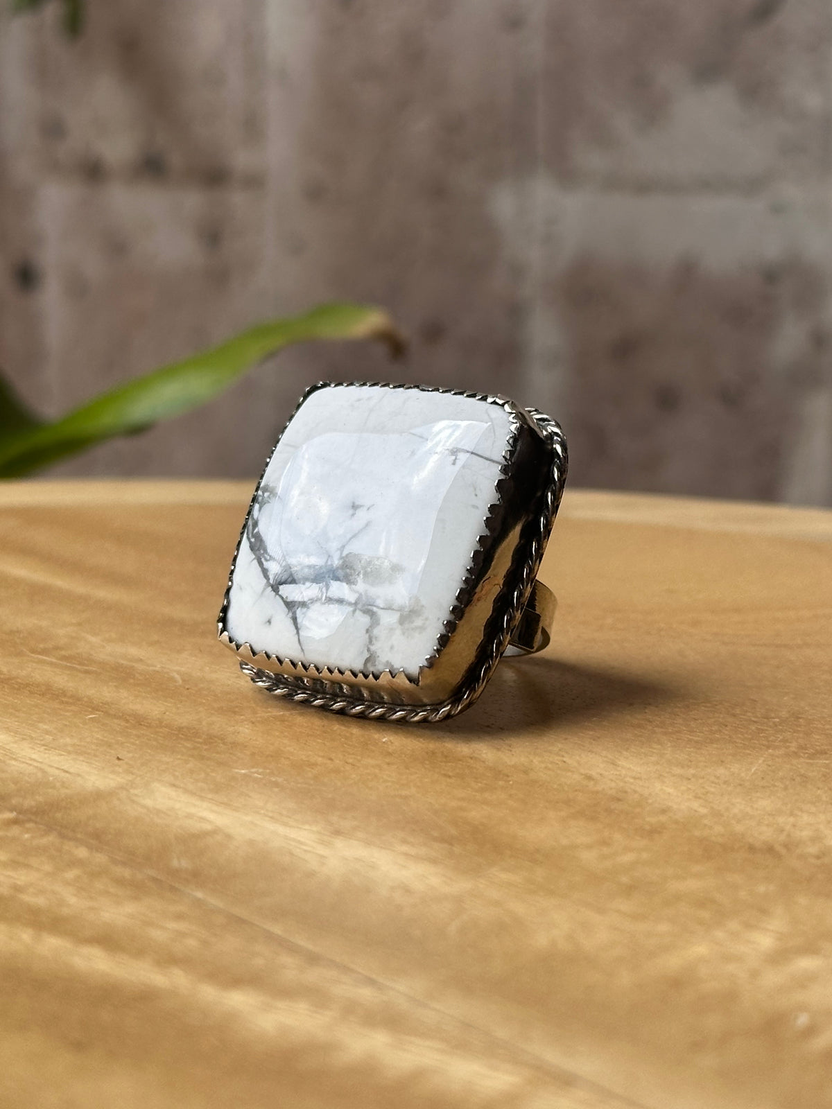 Anillo Vintage de Howlita