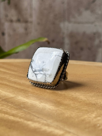 Anillo Vintage de Howlita