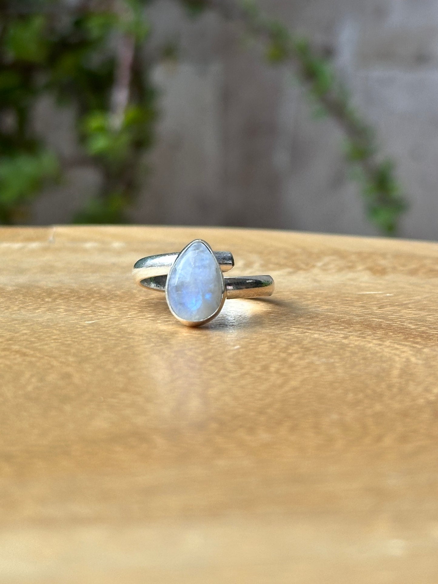 Anillo ajustable de piedra luna gota mini