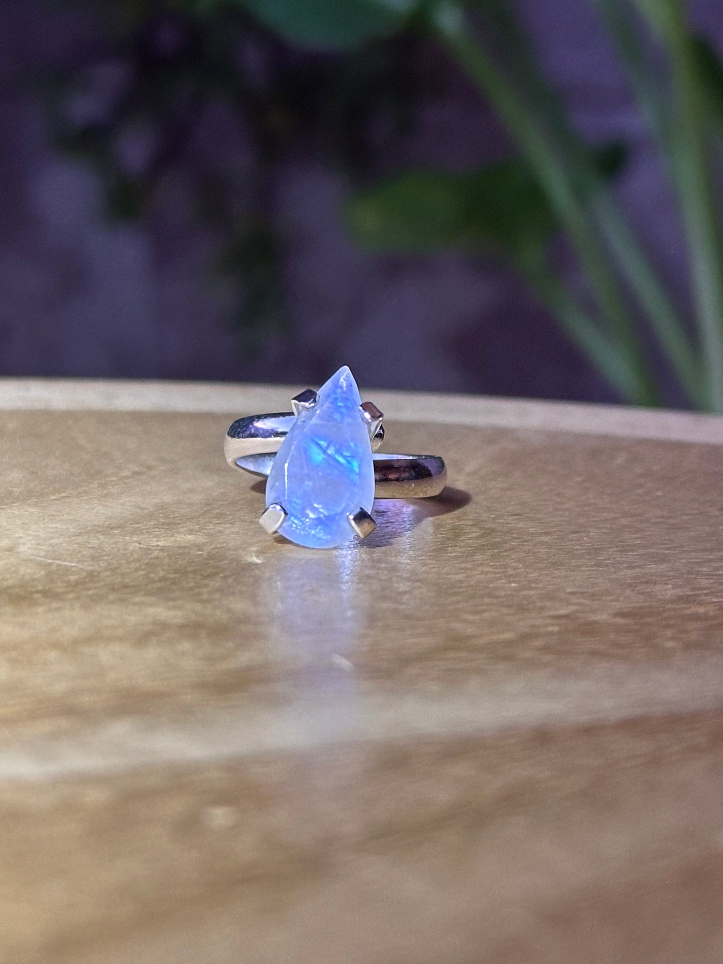 Anillo ajustable de piedra luna gota facetada
