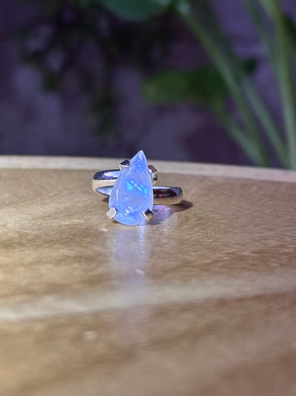 Anillo ajustable de piedra luna gota facetada