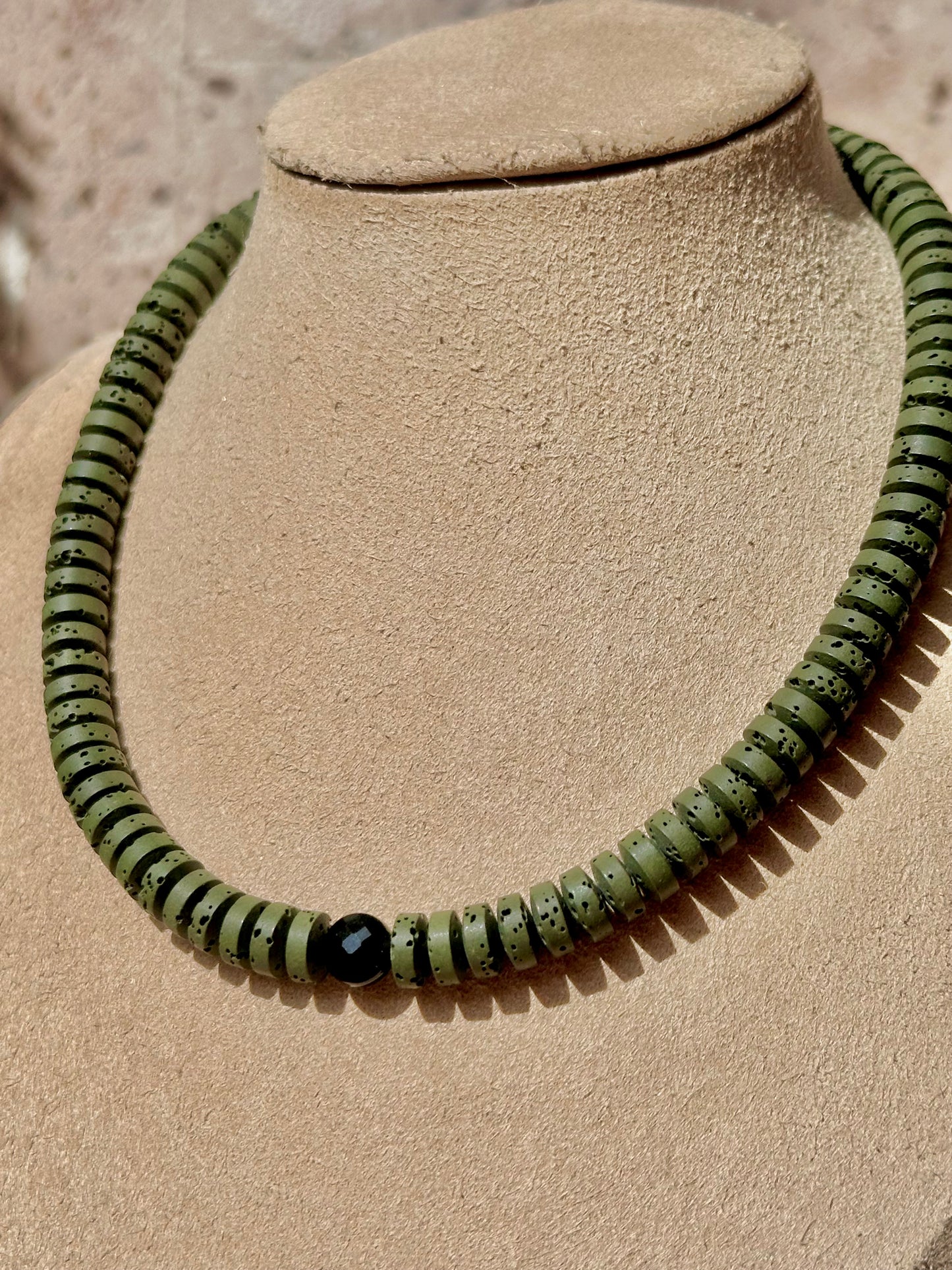 Collar Ajustable de Piedra Volcánica Verde con Turmalina | Renovación y Protección