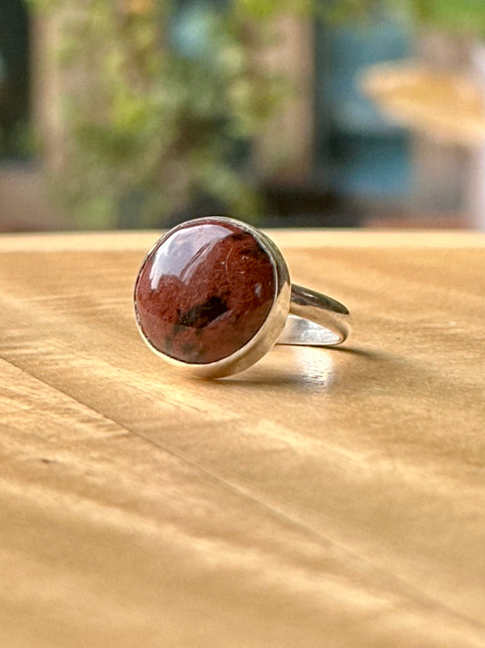 Anillo ajustable de obsidiana caoba redondo