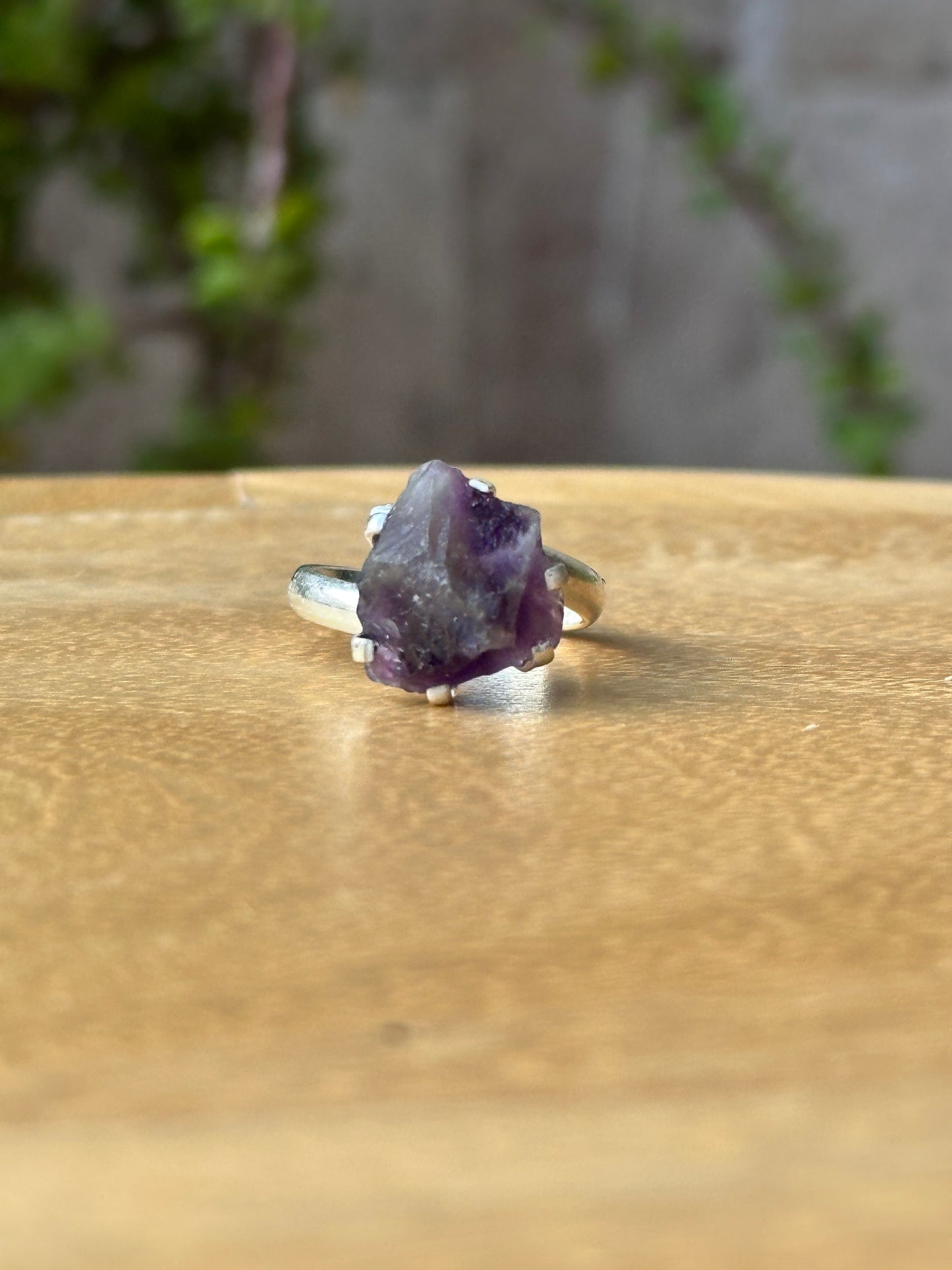Anillo ajustable de amatista en bruto