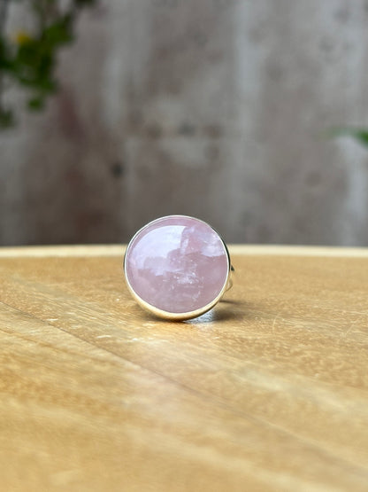 Anillo Ajustable de Cuarzo Rosa