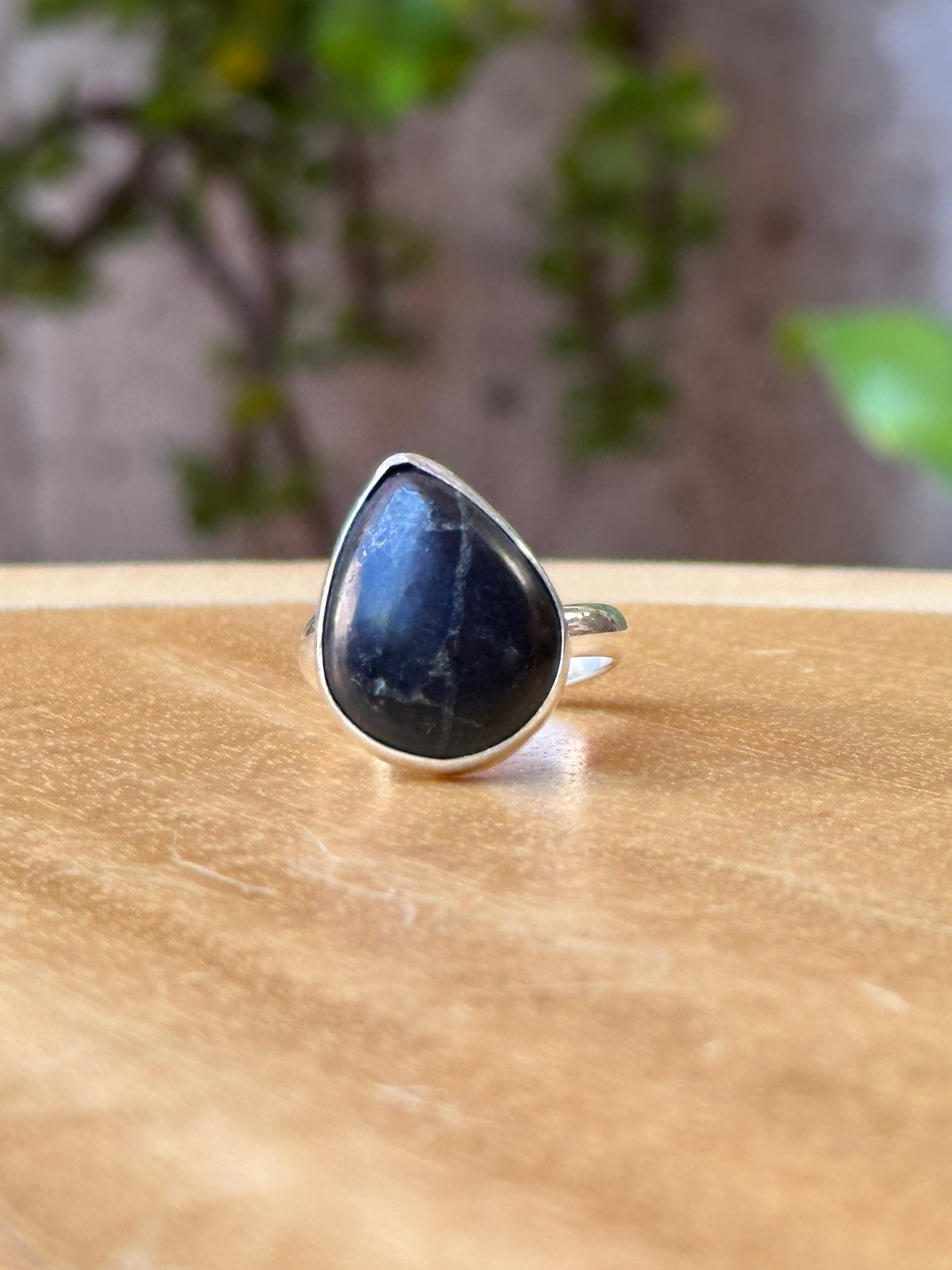 Anillo ajustable de shungita con pirita