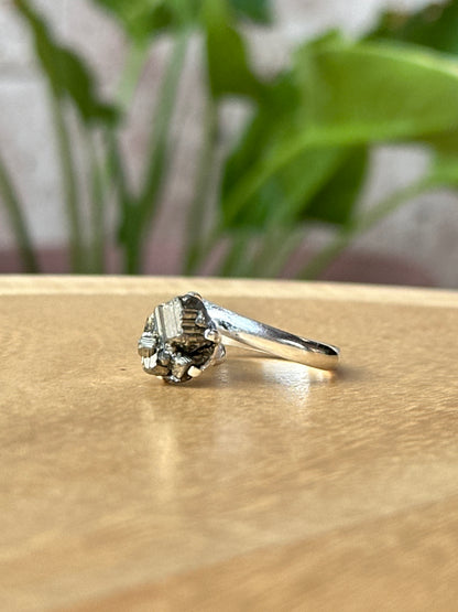 Anillo ajustable de pirita en bruto chico