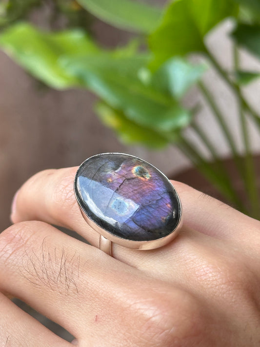 Anillo Ajustable de Labradorita Morada