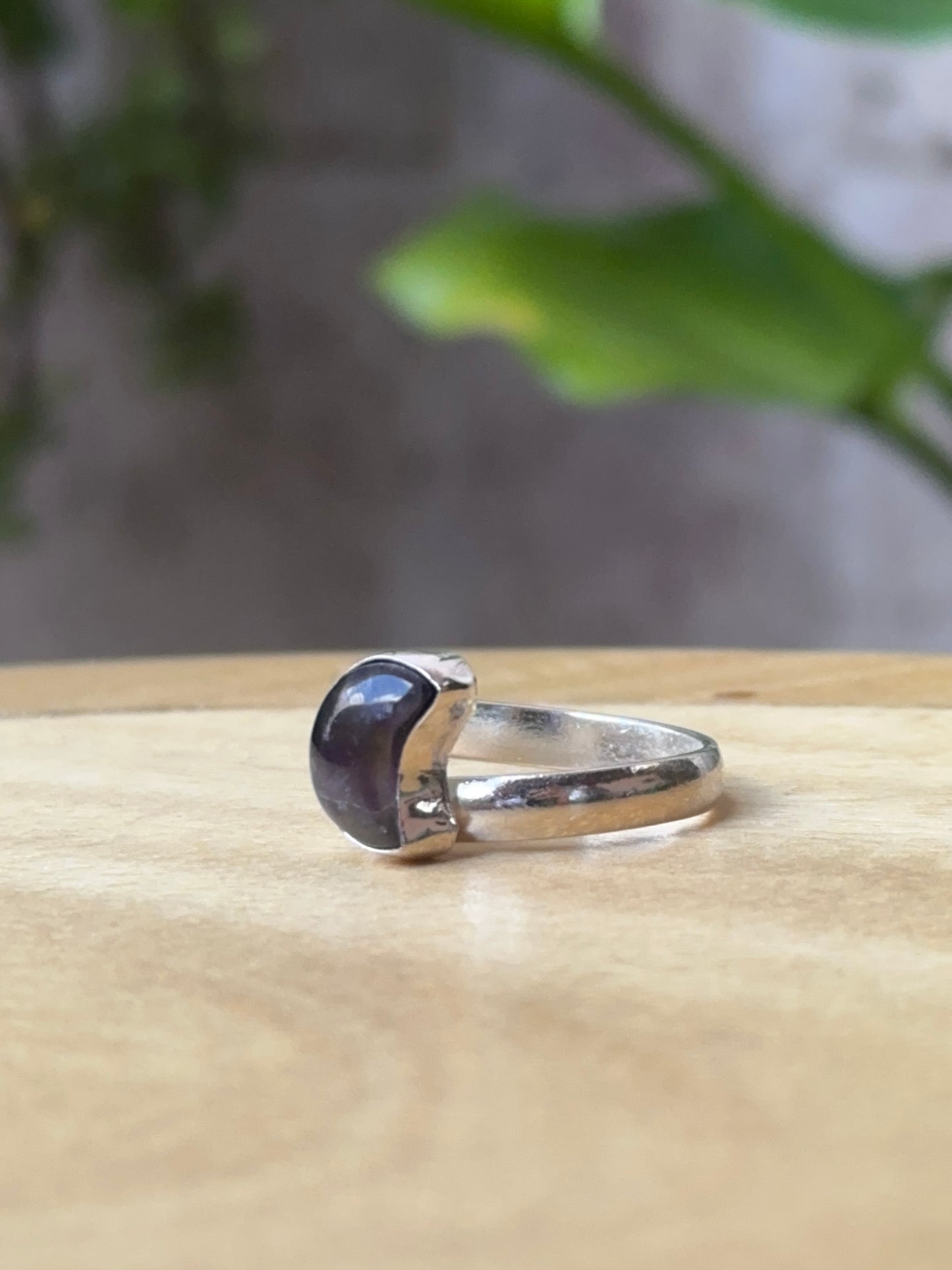 Anillo ajustable de Amatista luna mini
