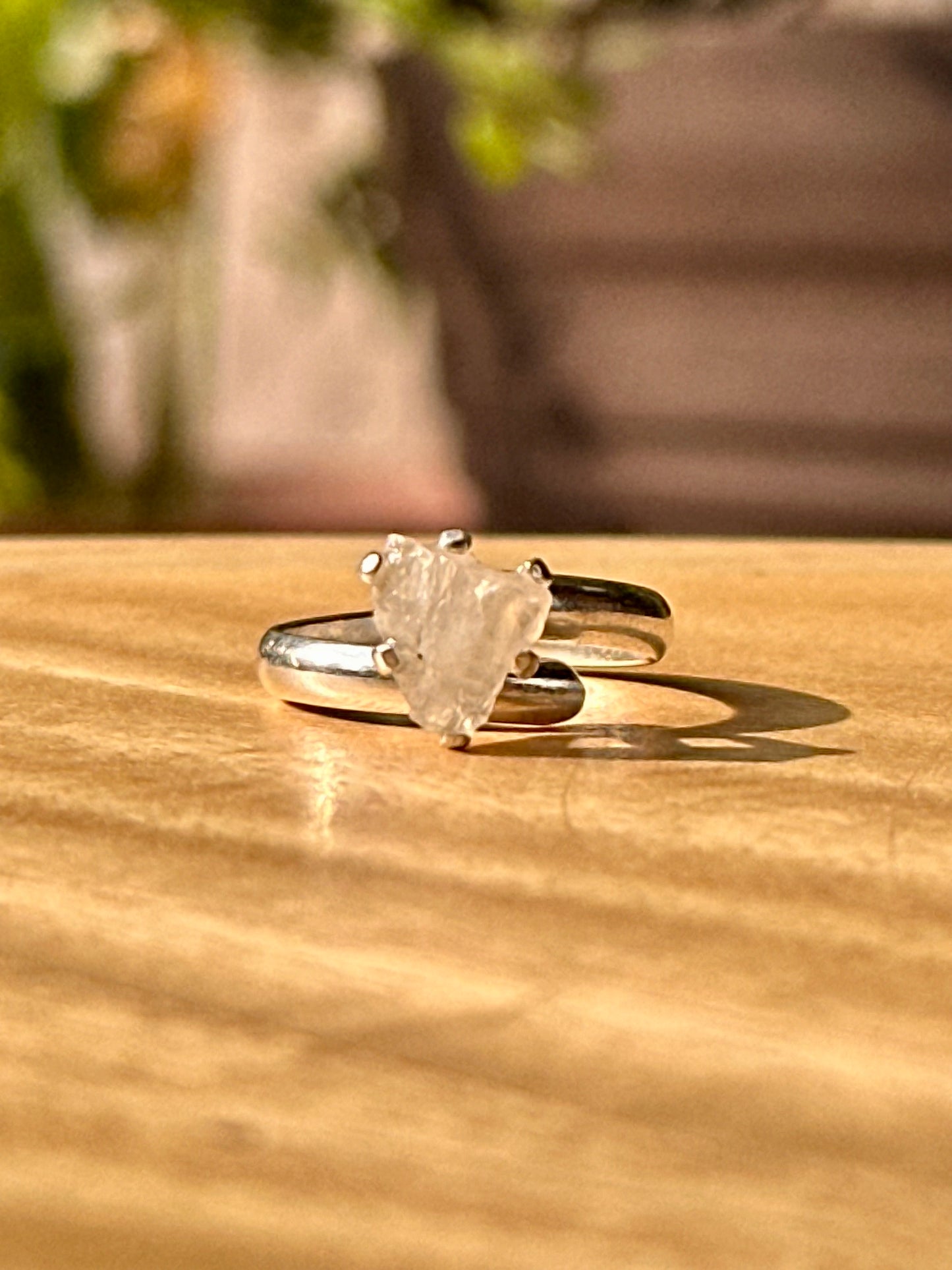 Anillo ajustable de piedra luna en bruto mini