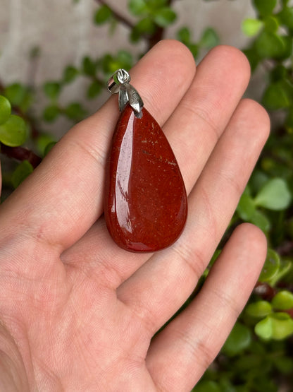 Dije de Jaspe Rojo