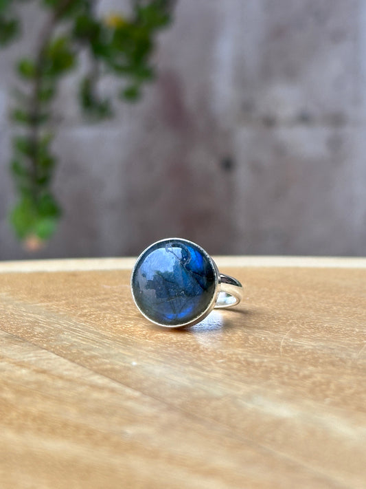 Anillo ajustable de Labradorita redondo
