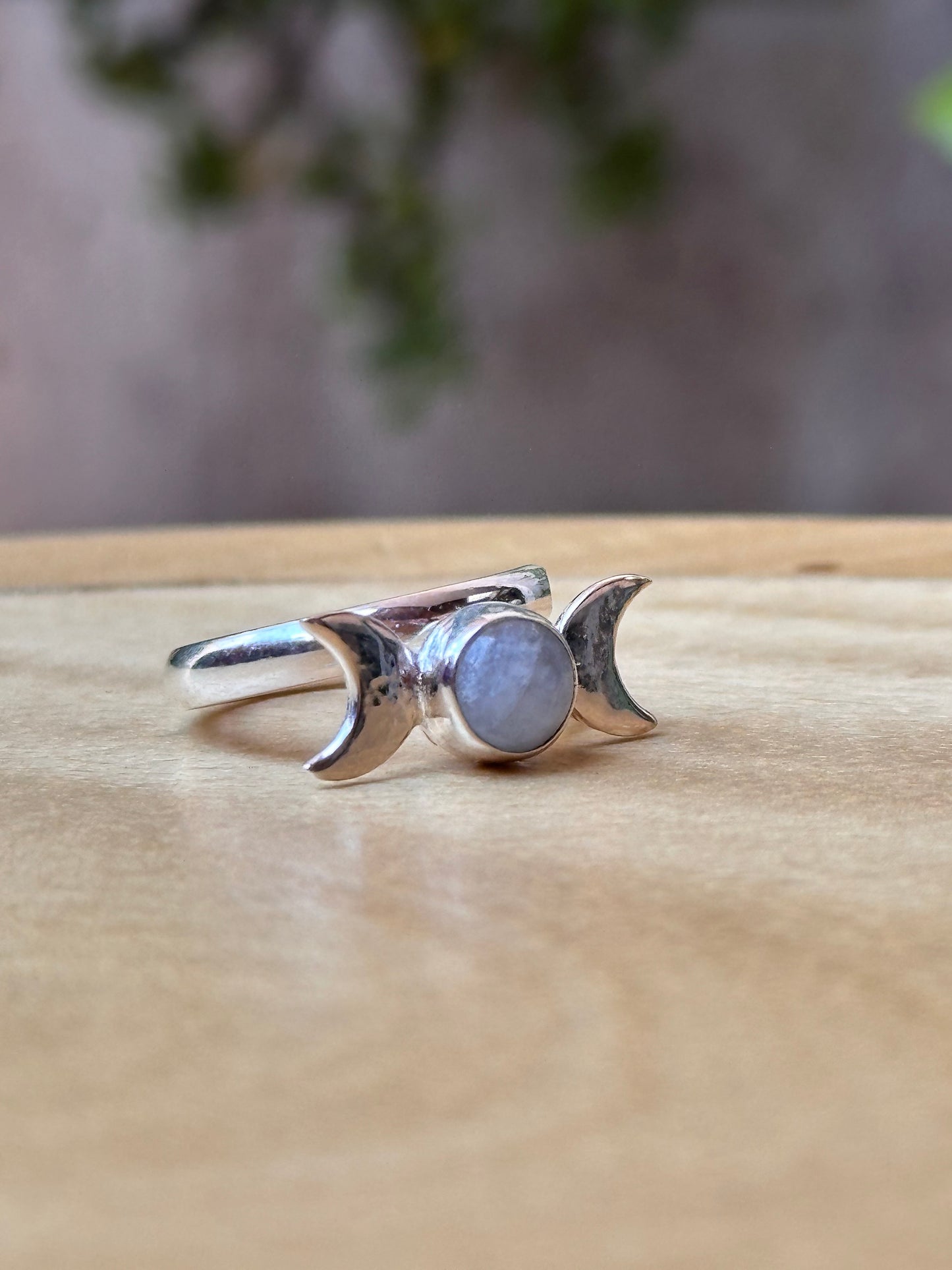 Anillo ajustable de piedra luna redondo mini