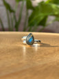 Anillo ajustable de labradorita gota