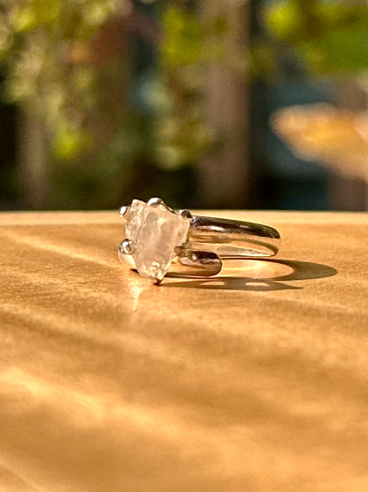 Anillo ajustable de piedra luna en bruto mini