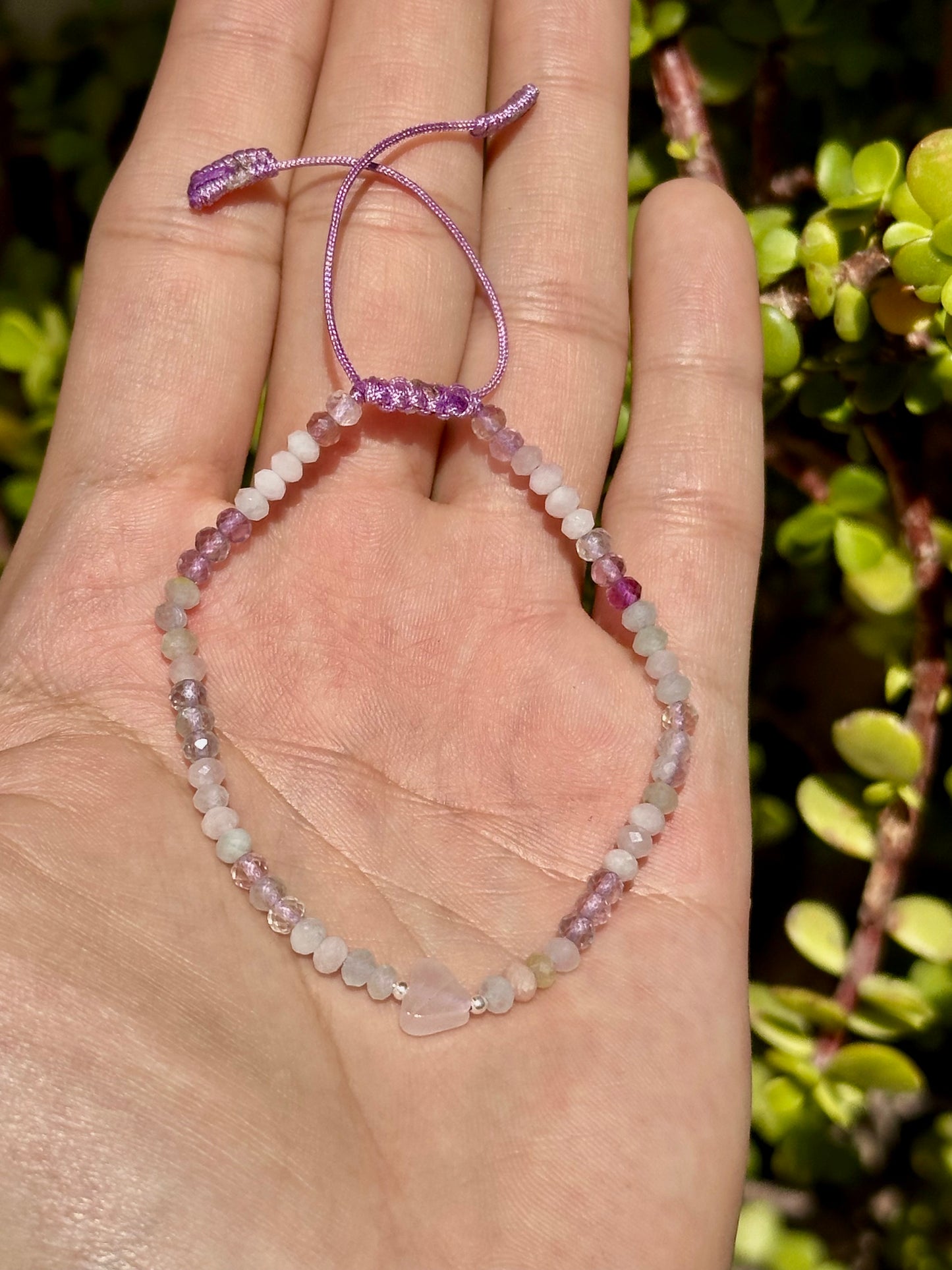 Pulsera ajustable de Fluorita con amatista corazón