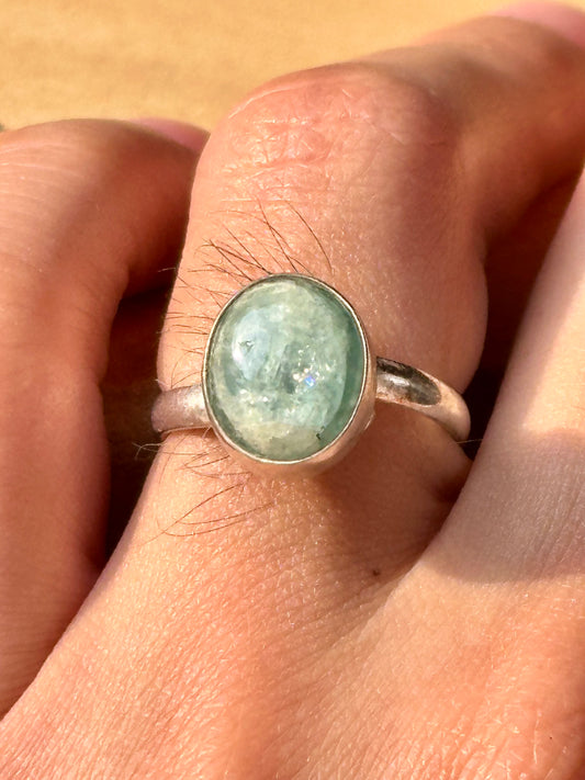 Anillo ajustable de amazonita redondo mini con arcoíris