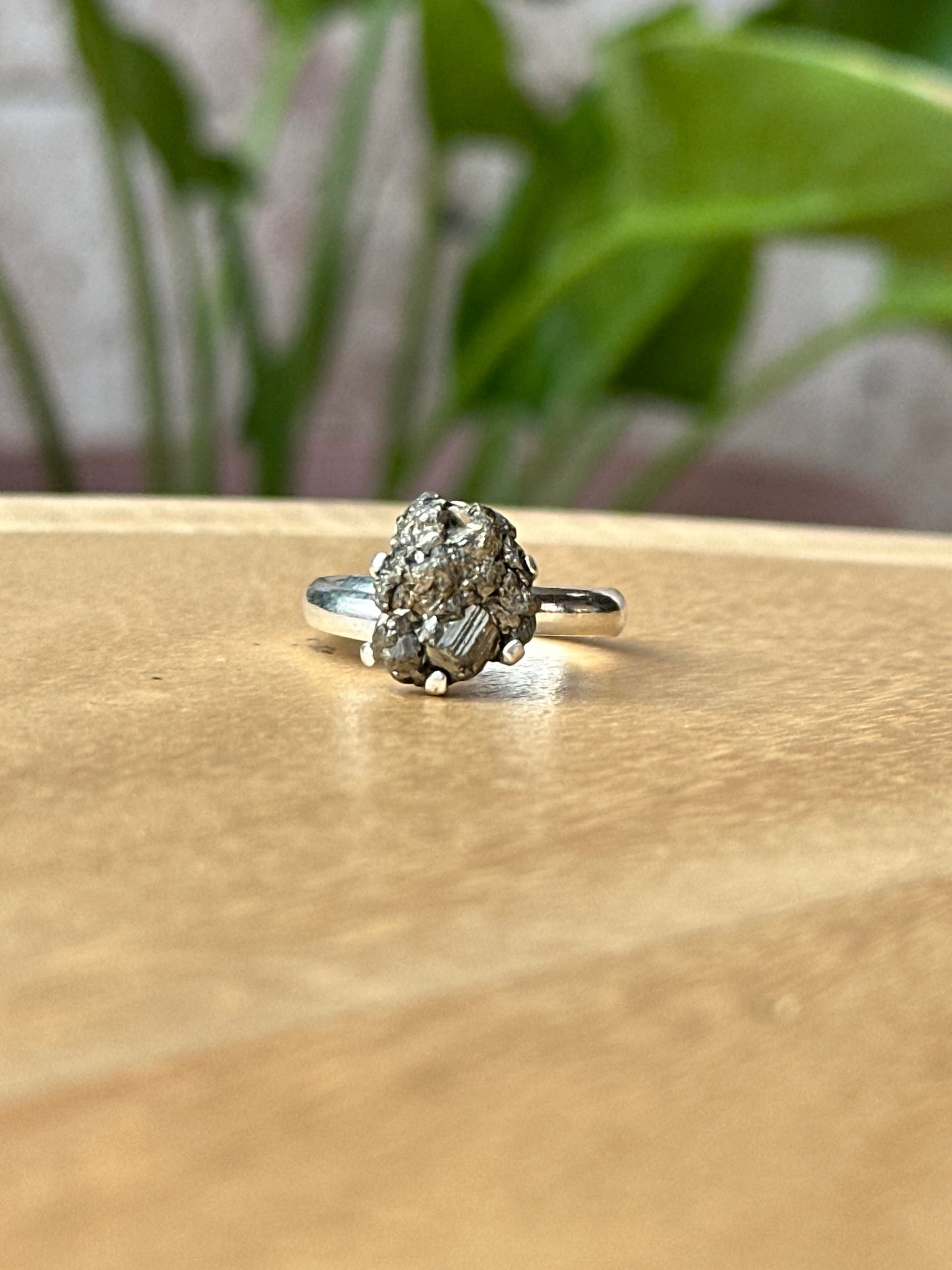 Anillo ajustable de pirita en bruto chico