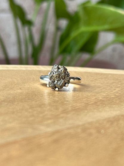 Anillo ajustable de pirita en bruto chico
