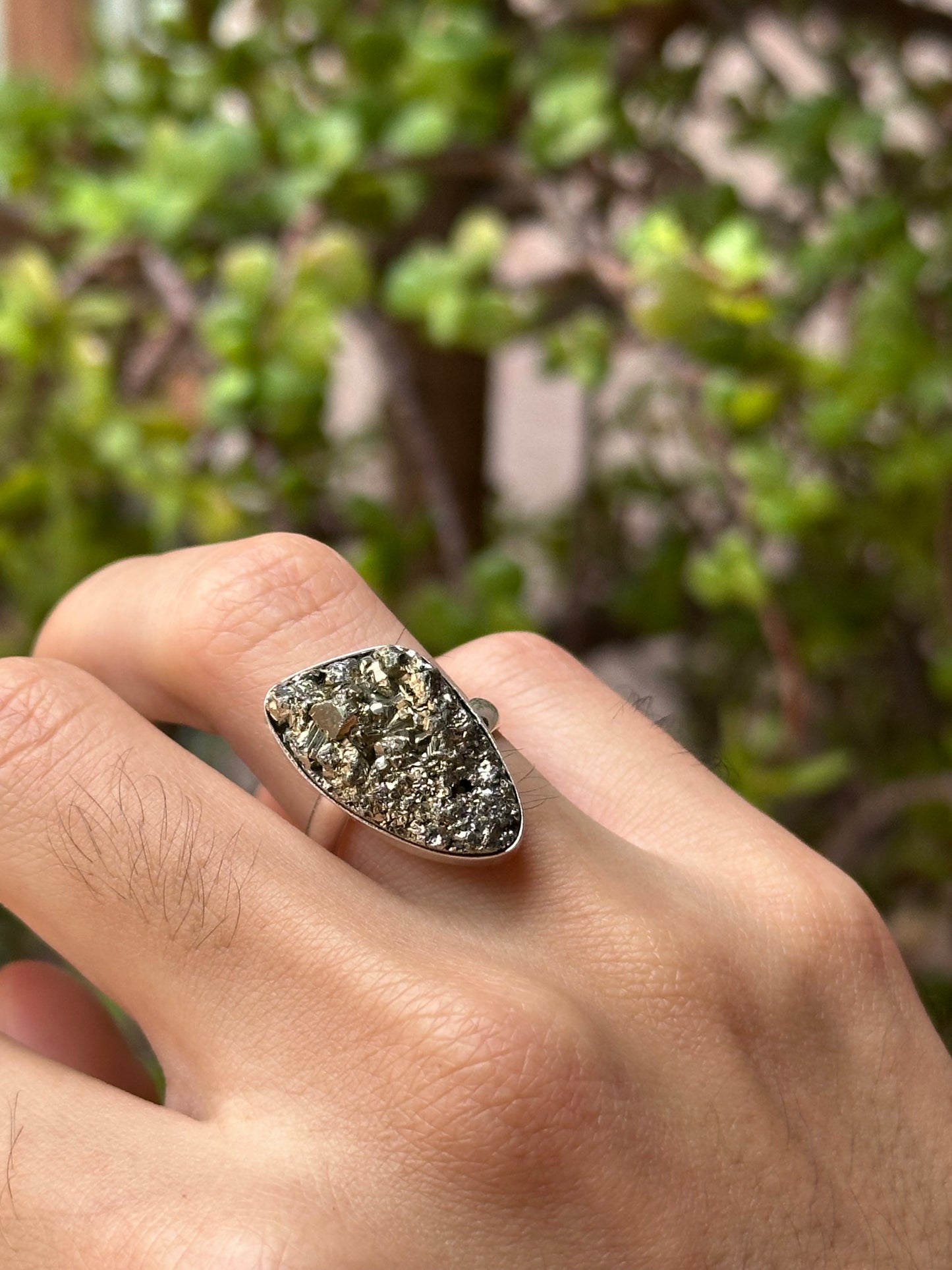 Anillo ajustable de pirita en bruto