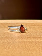 Anillo ajustable de Granate Rojo montado en plata .925