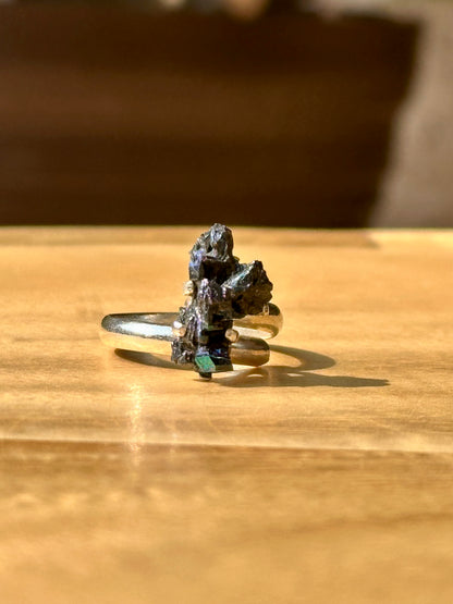 Anillo ajustable de bismuto en bruto