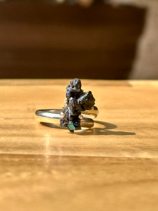 Anillo ajustable de bismuto en bruto