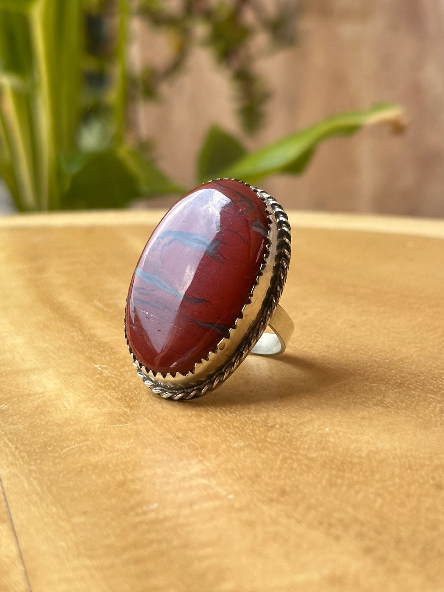 Anillo ajustable de jaspe rojo grande